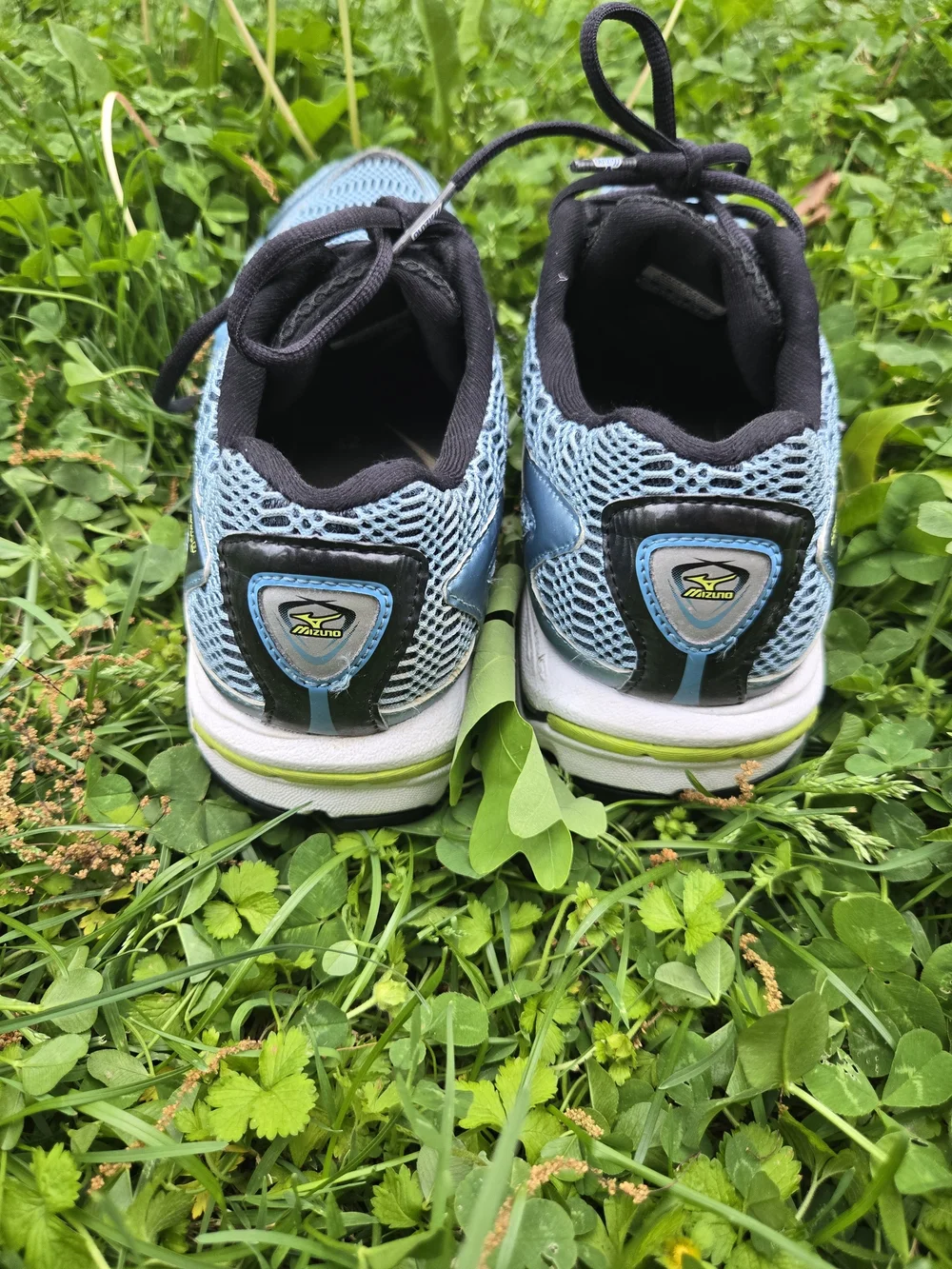 Mizuno athletic shoes
